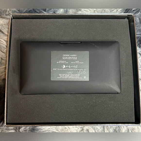 Nars Andy Warhol Collection -
Debbie Harry Eye & Cheek Palette - Picture 8 of 14